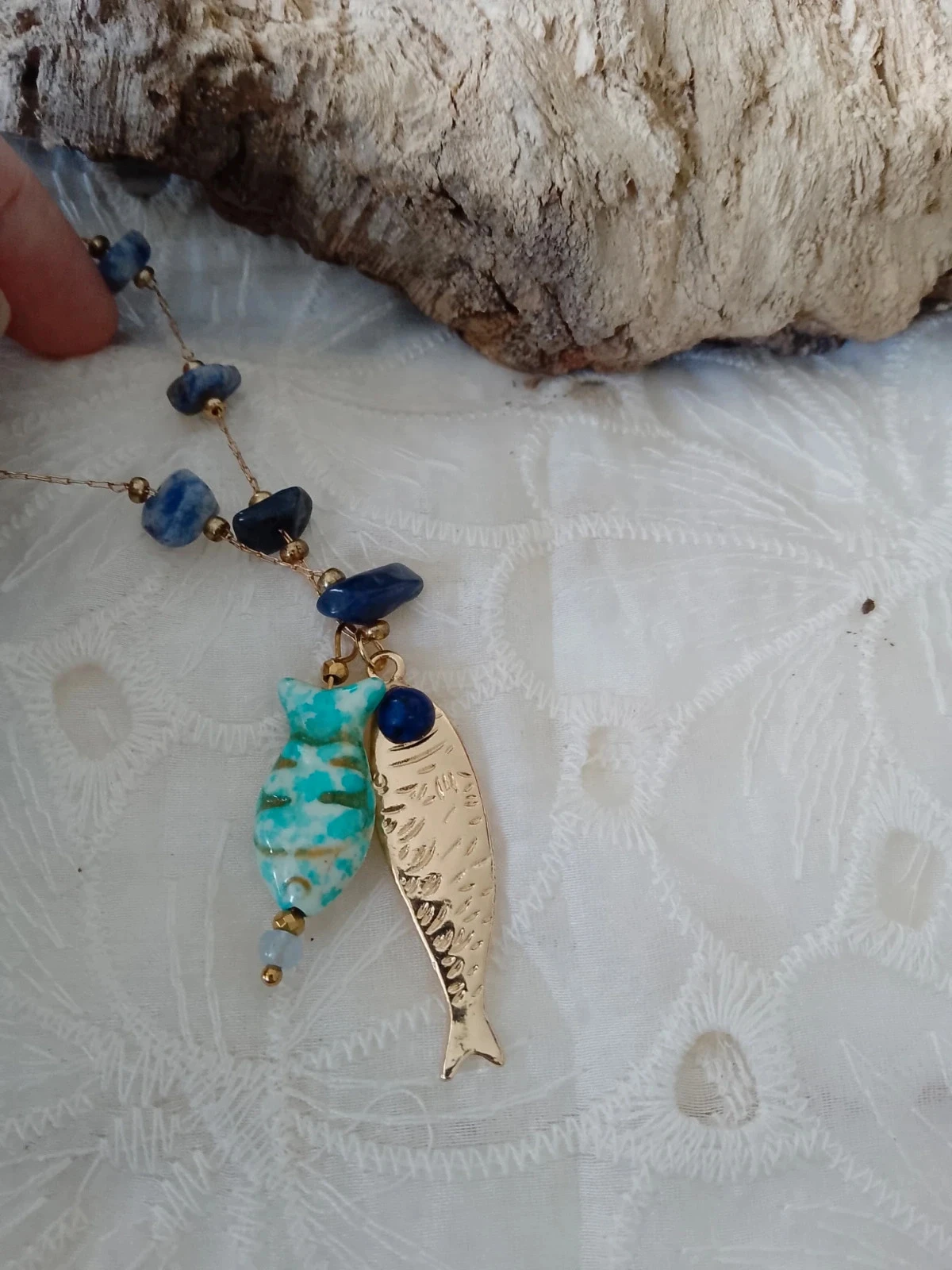 Collar de peces de piedras naturales azules – photo 3